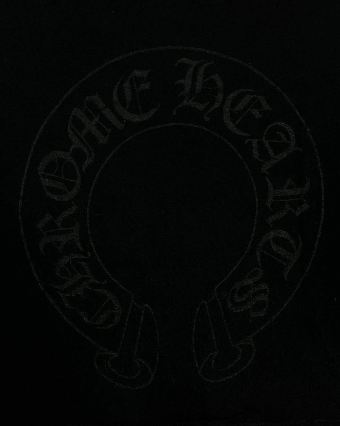 T-shirt noir rouge avec logo fer à cheval ton sur ton | Chrome Hearts