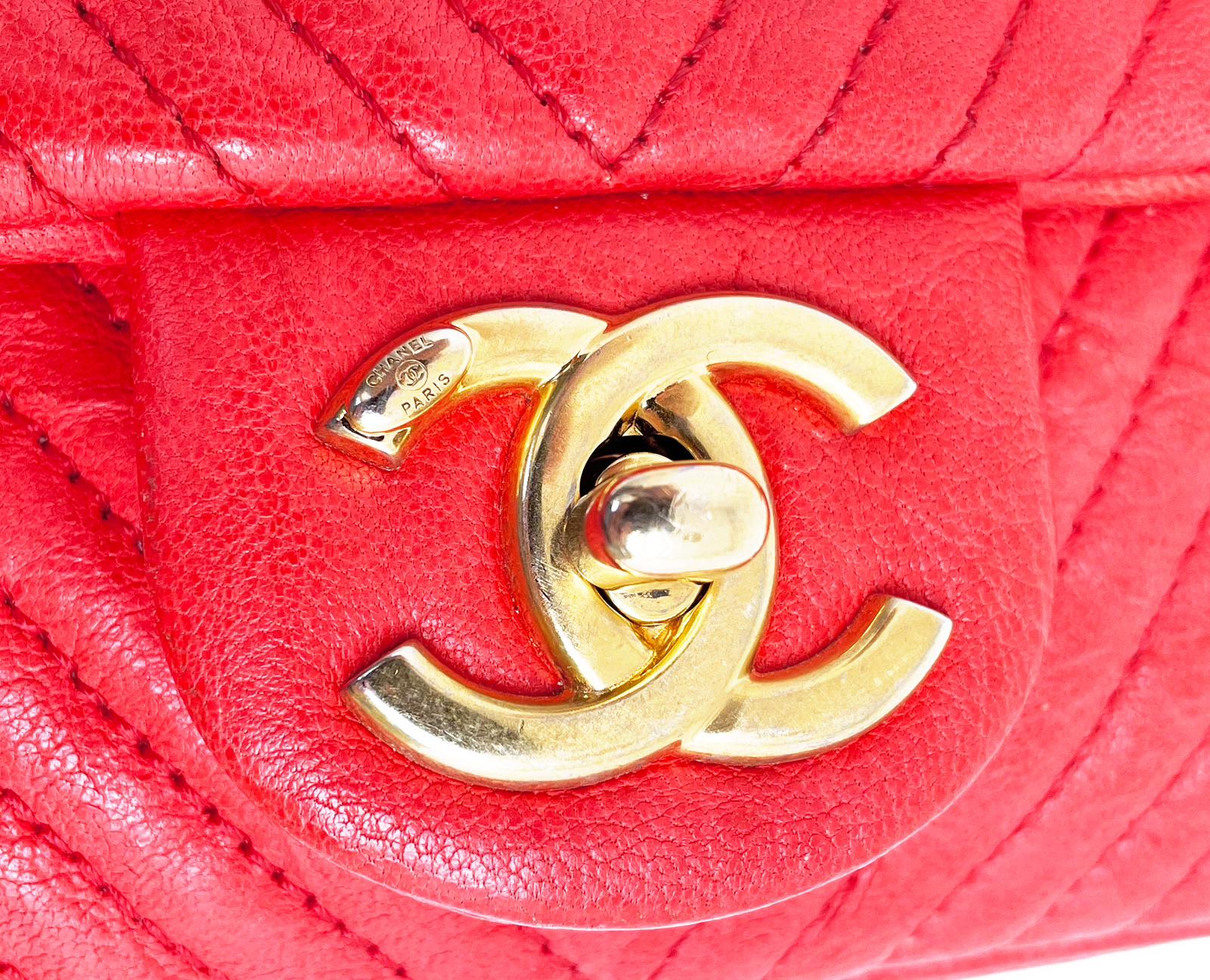 Shoulder bag 21 Cuir Et Motif Chevron Rouge Valentine Vintage | Chanel