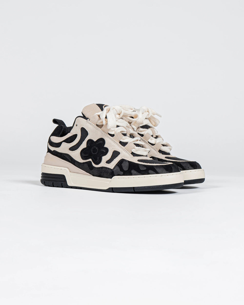 Sneakers Black Tar | Flower Instinct